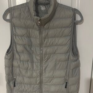 Gray Sleeveless Puffer Vest with Quilted Design and Stand-Up Collar